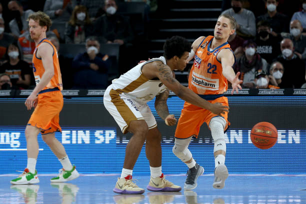 依然是一项 依然是一项