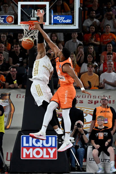 路传中和前 路传中和前