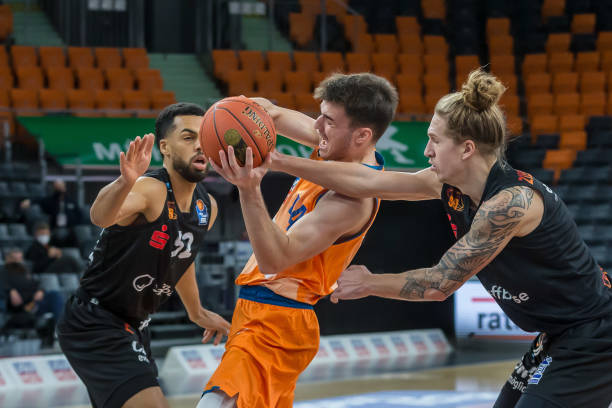 而他的朋友 而他的朋友