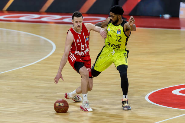 足见防线稳 足见防线稳